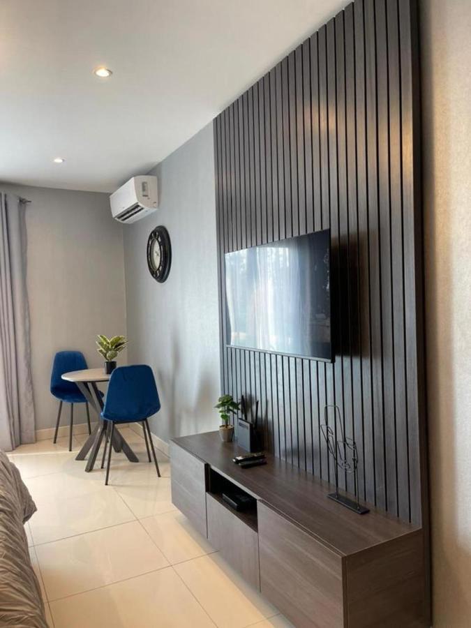 The Lennox Luxury Apartment Acra Exterior foto